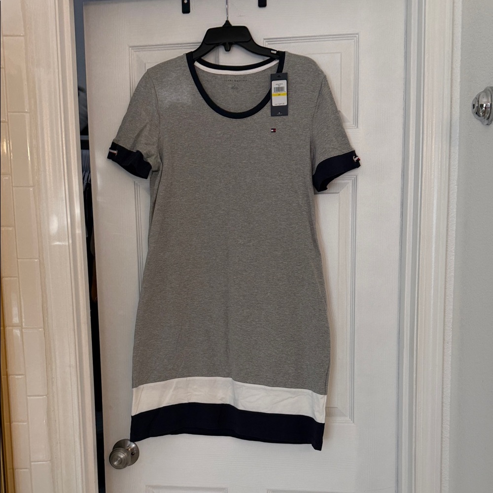 Tommy Hilfiger Gray and Navy Tee